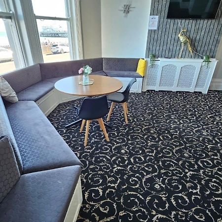 Oyo Marine Parade Hotel, Eastbourne Pier Esterno foto