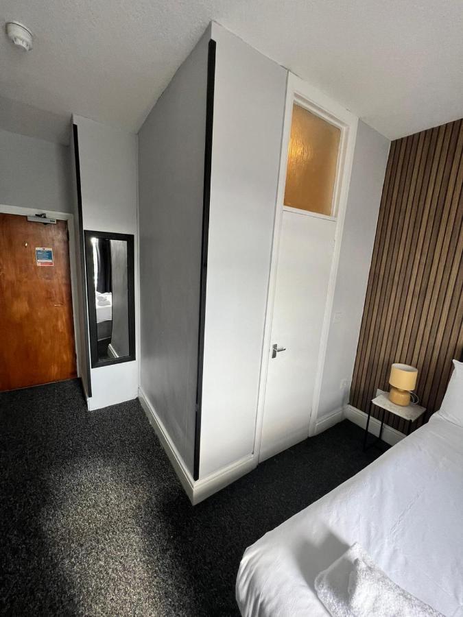 Oyo Marine Parade Hotel, Eastbourne Pier Esterno foto