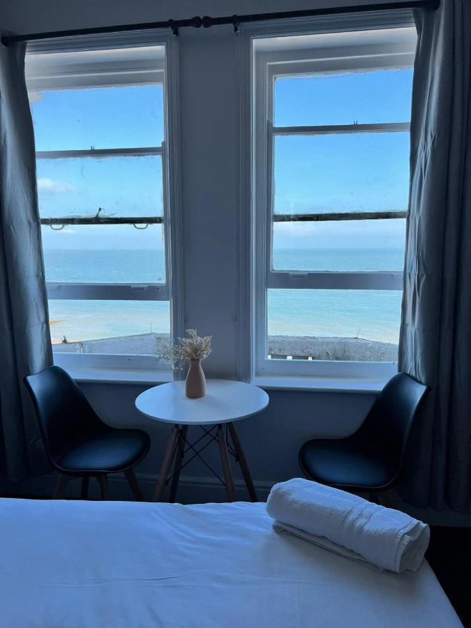Oyo Marine Parade Hotel, Eastbourne Pier Esterno foto