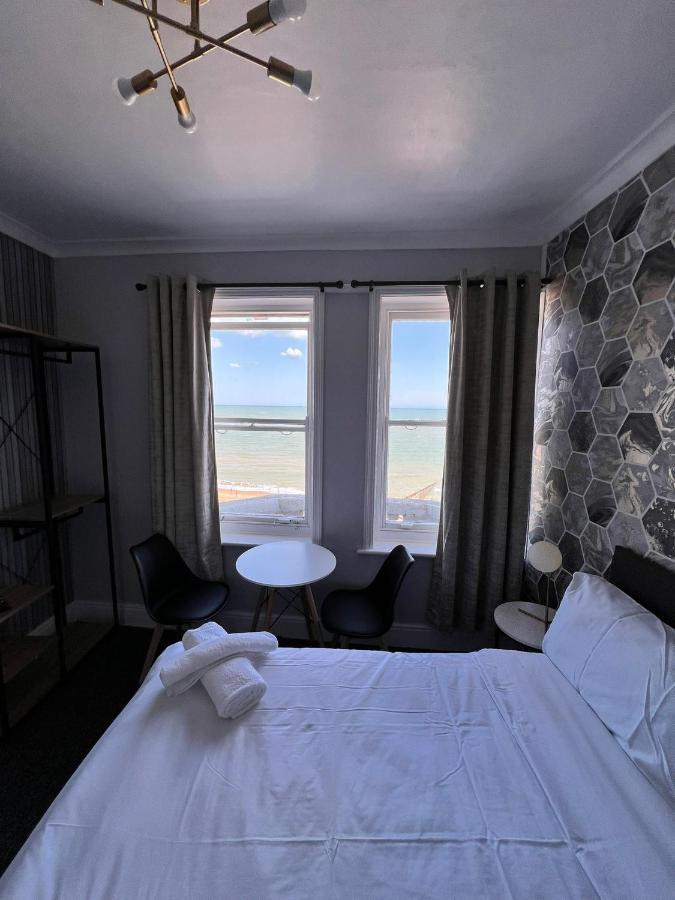 Oyo Marine Parade Hotel, Eastbourne Pier Esterno foto