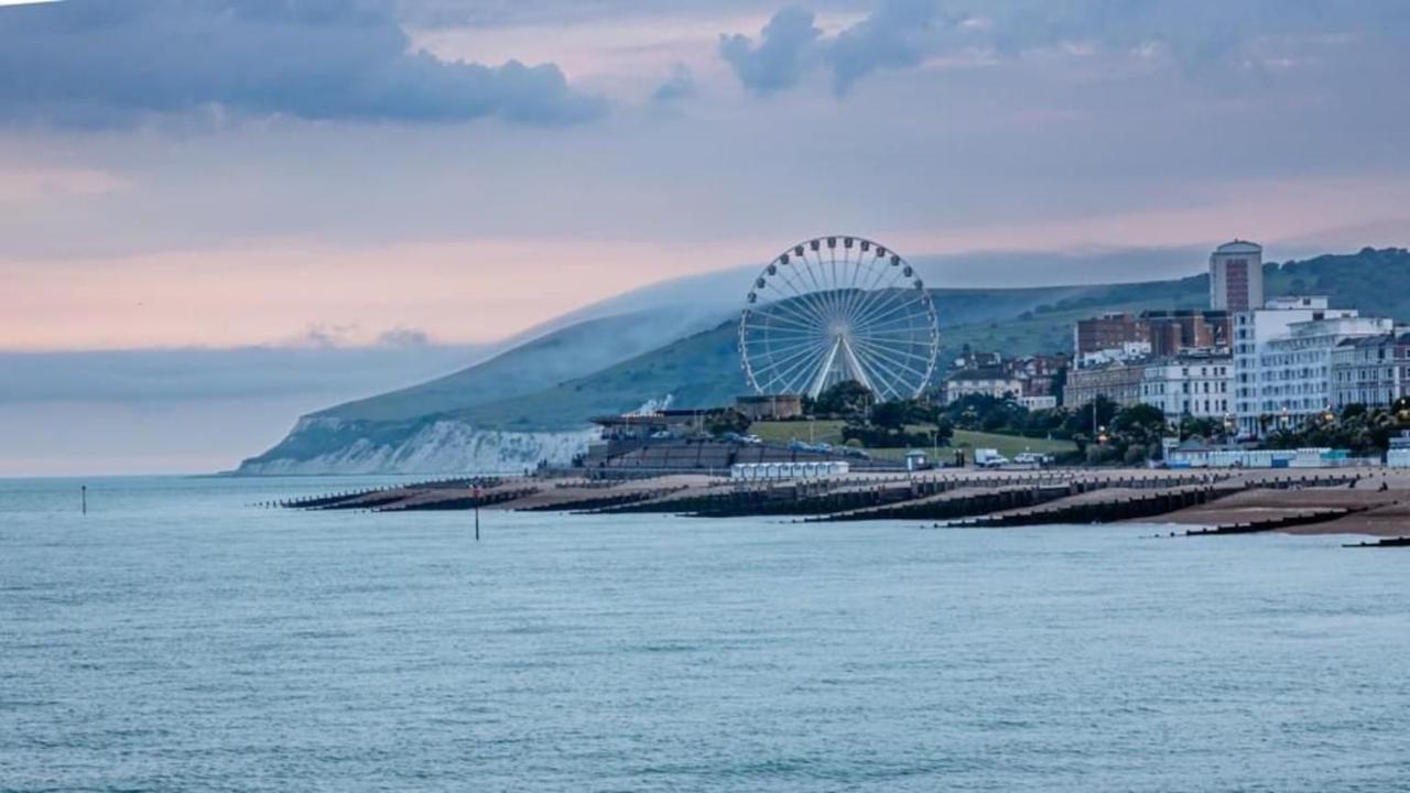 Oyo Marine Parade Hotel, Eastbourne Pier Esterno foto