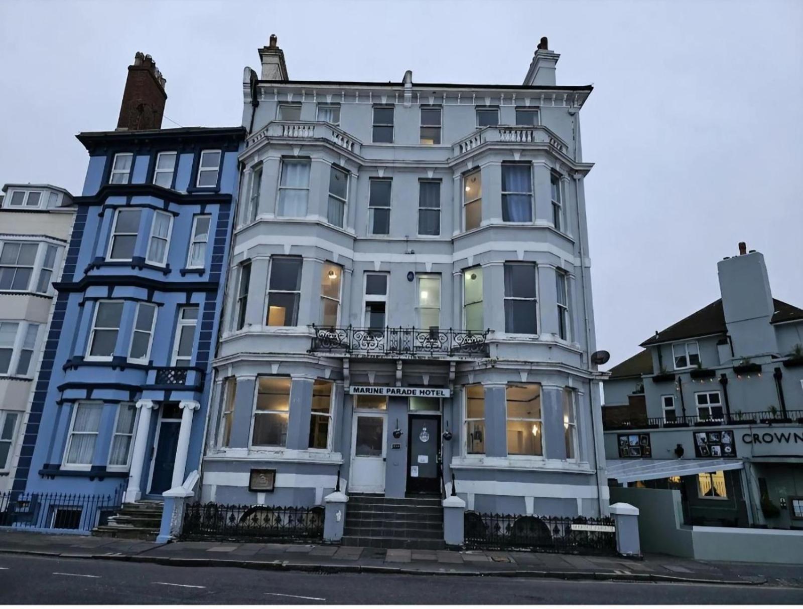 Oyo Marine Parade Hotel, Eastbourne Pier Esterno foto