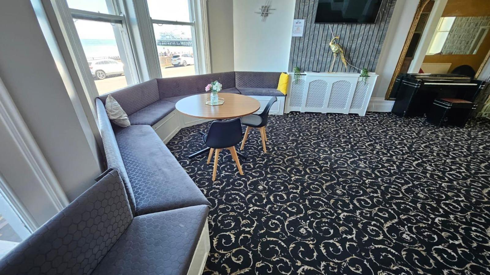 Oyo Marine Parade Hotel, Eastbourne Pier Esterno foto
