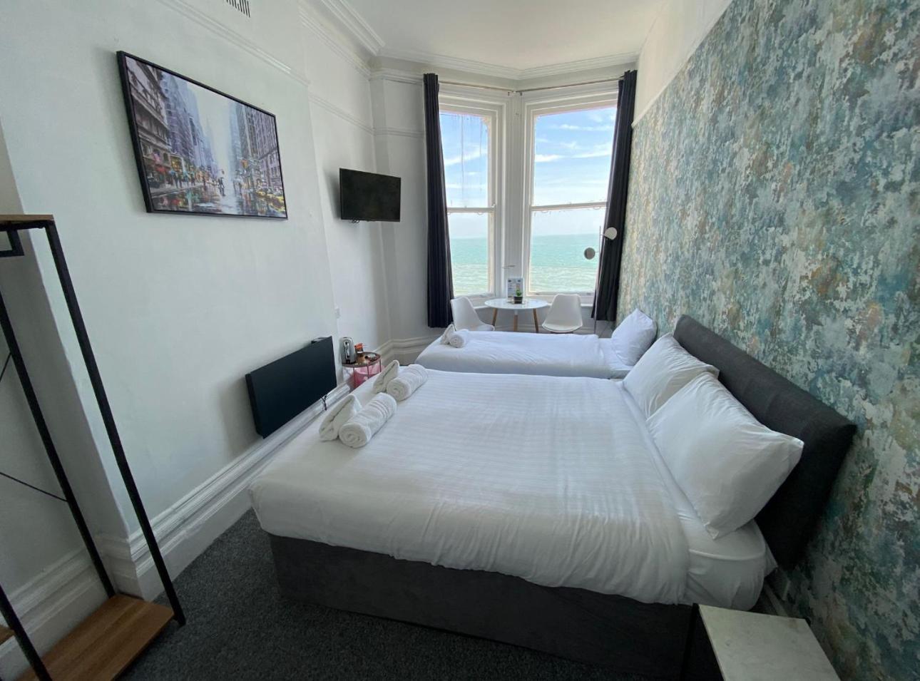 Oyo Marine Parade Hotel, Eastbourne Pier Esterno foto