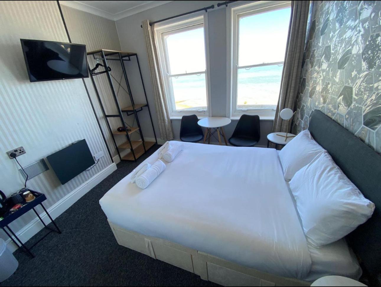 Oyo Marine Parade Hotel, Eastbourne Pier Esterno foto